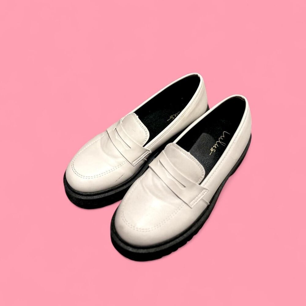 Lulus Women's White and Black PlatformLoafers